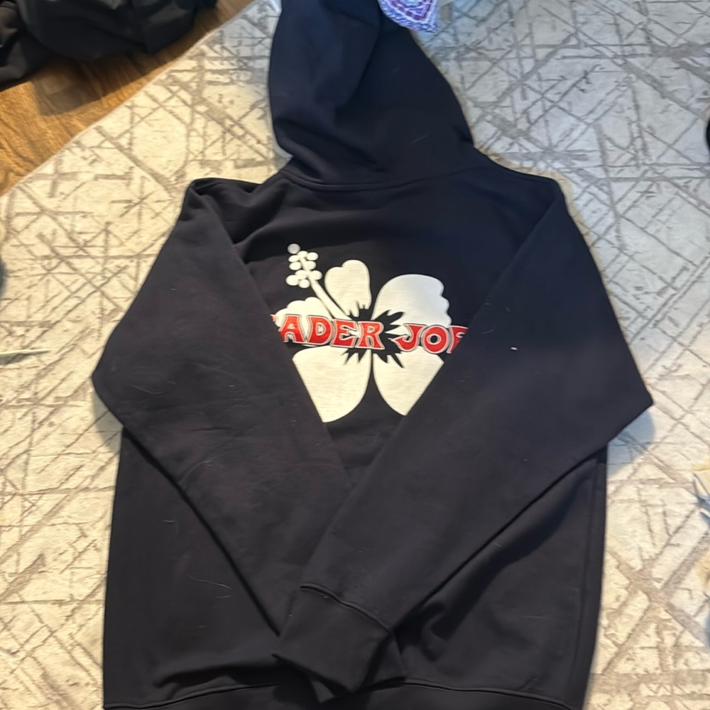 New Trader Joe’s sweatshirt large